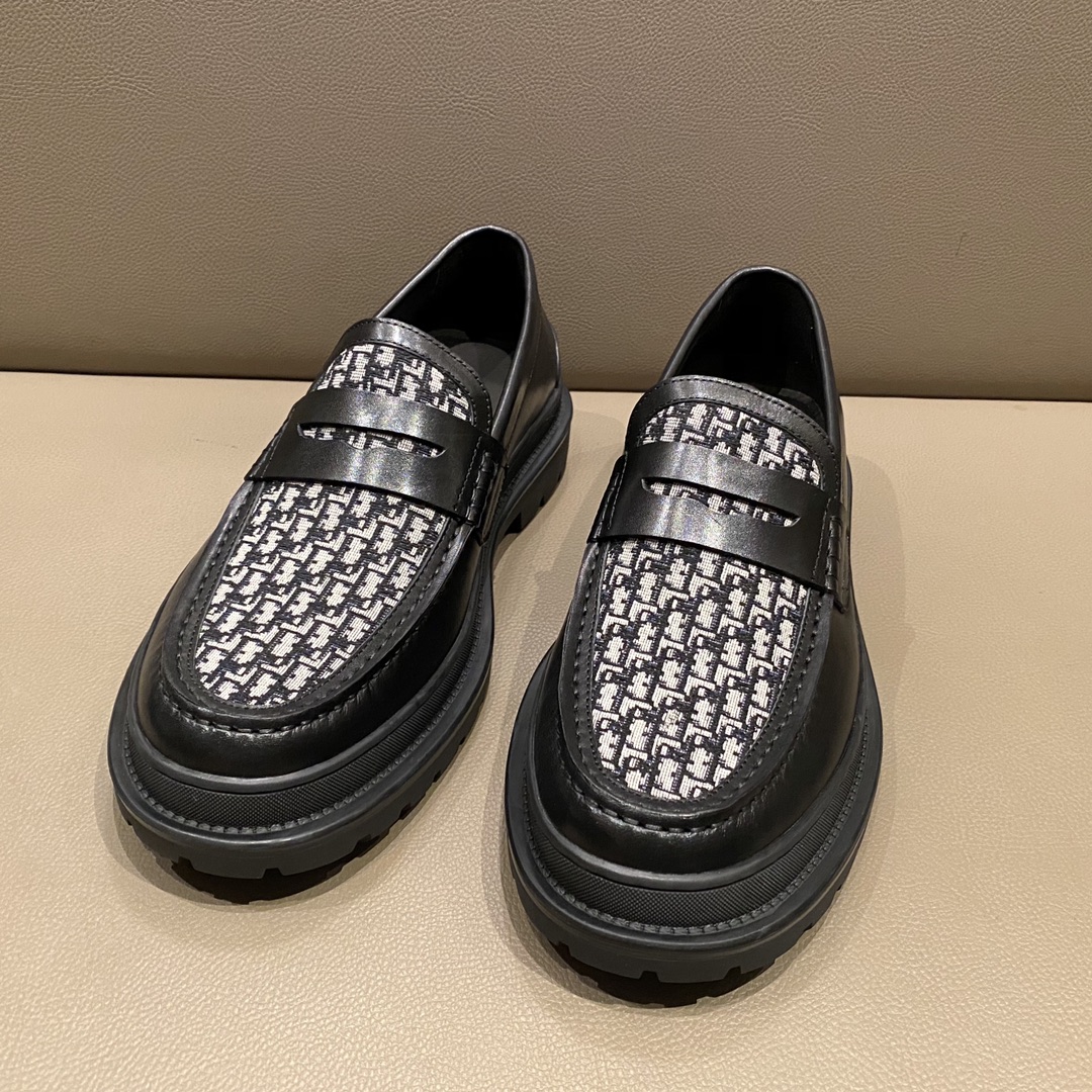 Dior  Oblique Explorer Loafer - DesignerGu