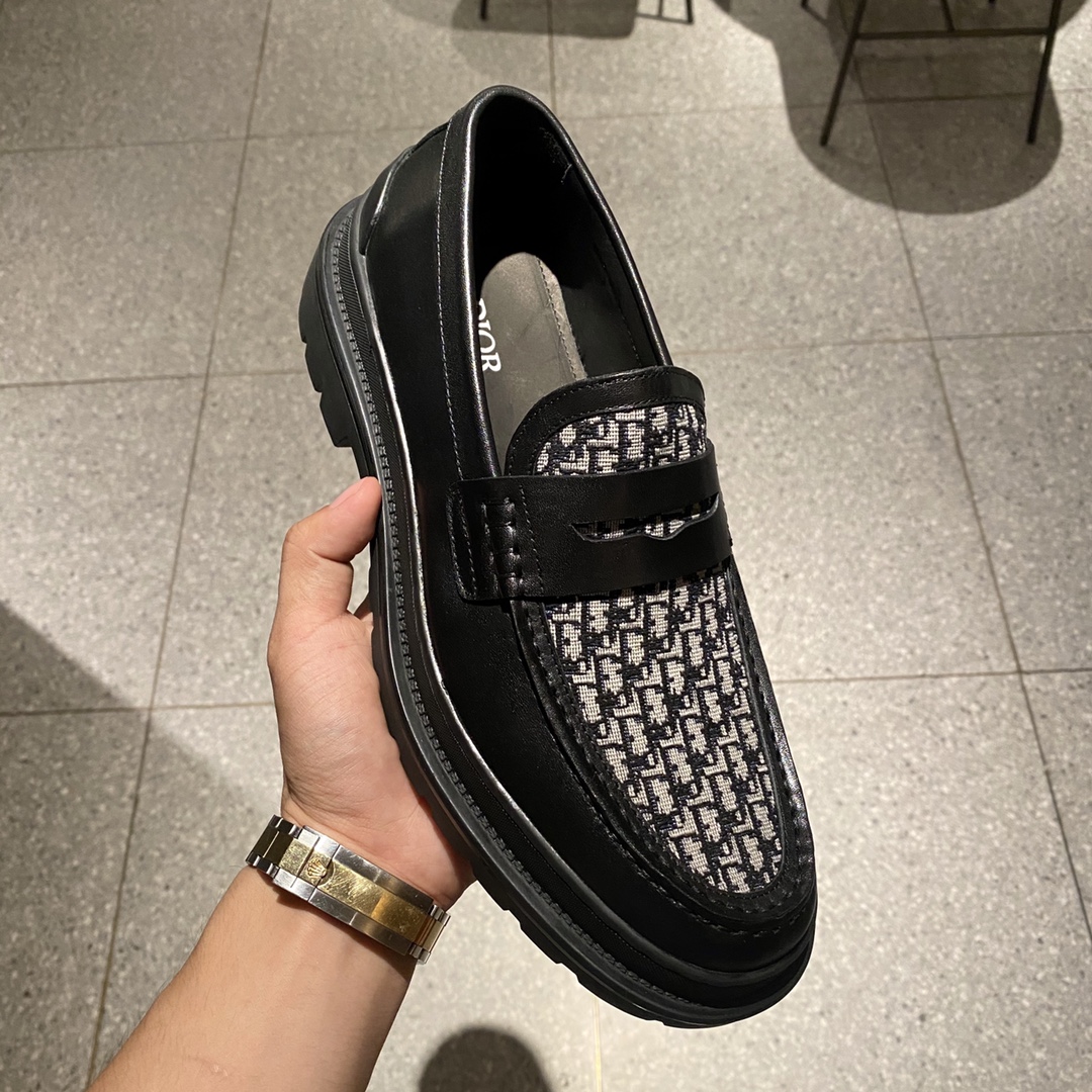 Dior  Oblique Explorer Loafer - DesignerGu