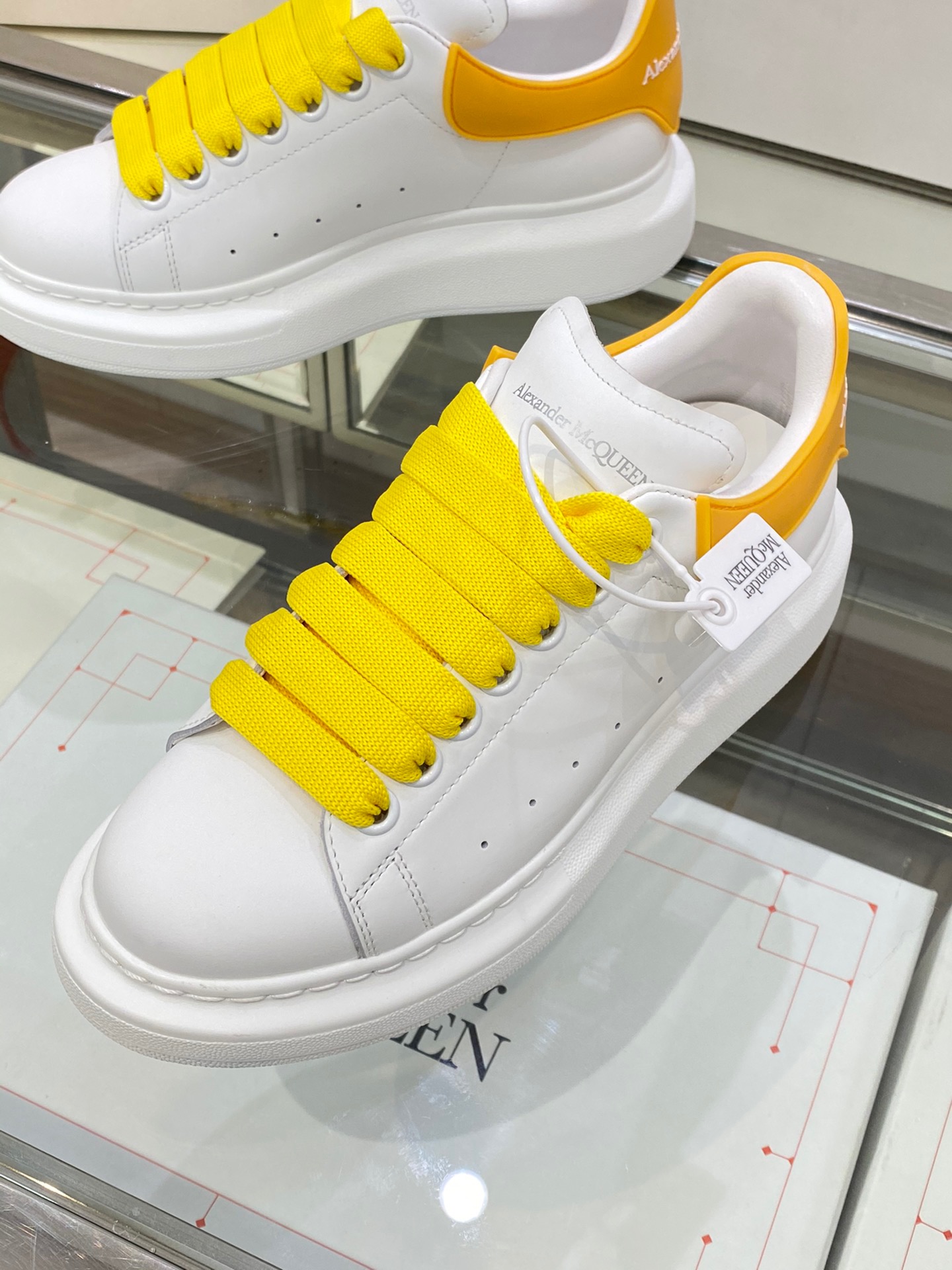 Alexander Mqueen Low-Top Air Platform Leather Sneakers    - DesignerGu