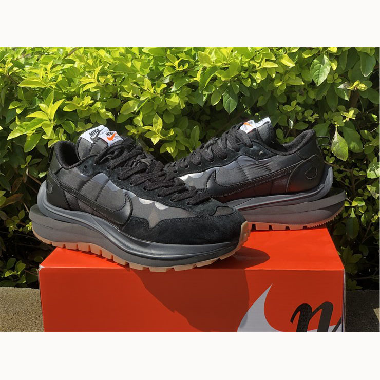 Sacai X Nike VaporWaffle 'Black/Gum' DD1875-001 - DesignerGu