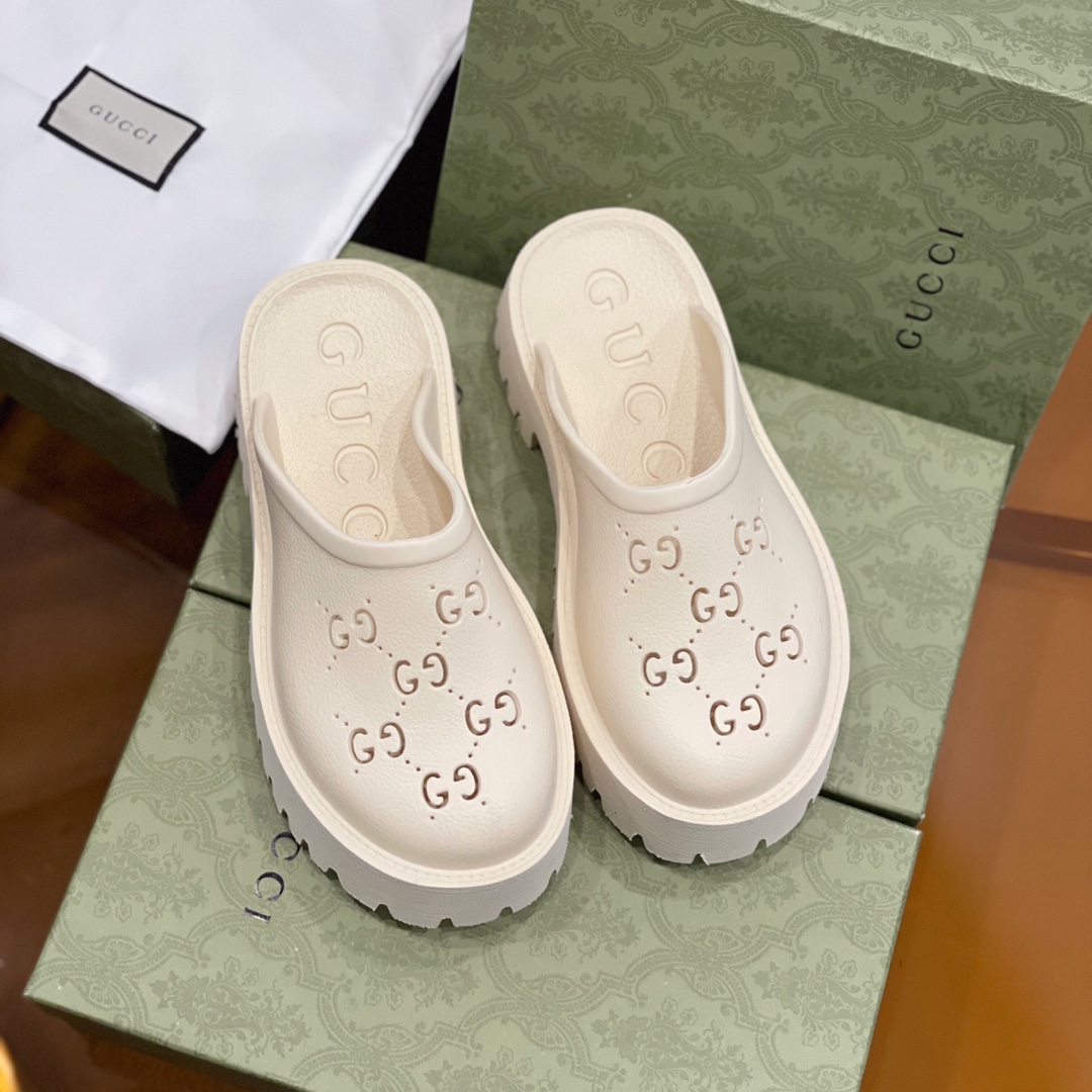 Gucci GG Slides - DesignerGu