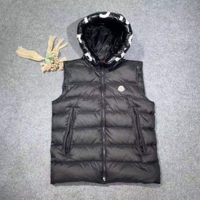 Moncler Vest In black - DesignerGu