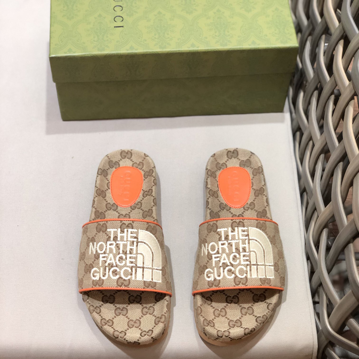 Gucci x The North Face Slides - DesignerGu