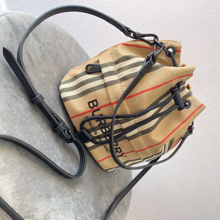 Burberry Shoulder Bag (Size 18*19.5*14cm) - DesignerGu