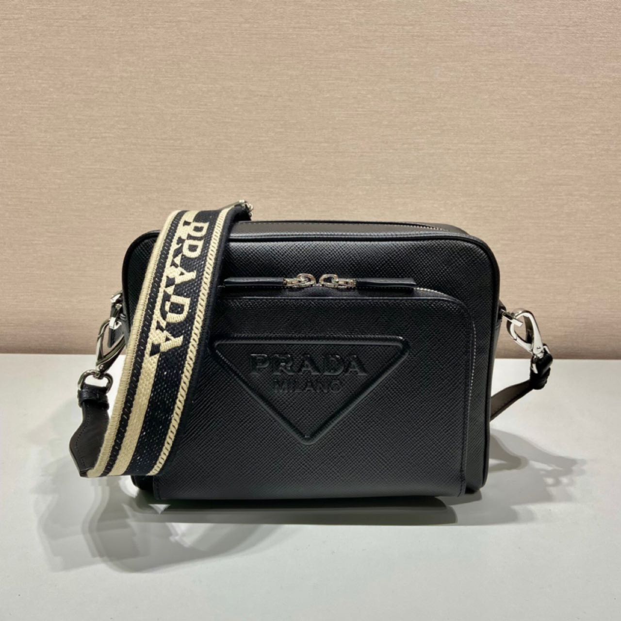 Prada Saffiano Leather Shoulder Bag(24-18-6cm) - DesignerGu