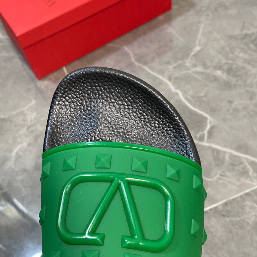 Valenti Garavani Summer V Logo Singature Sandal In Green - DesignerGu