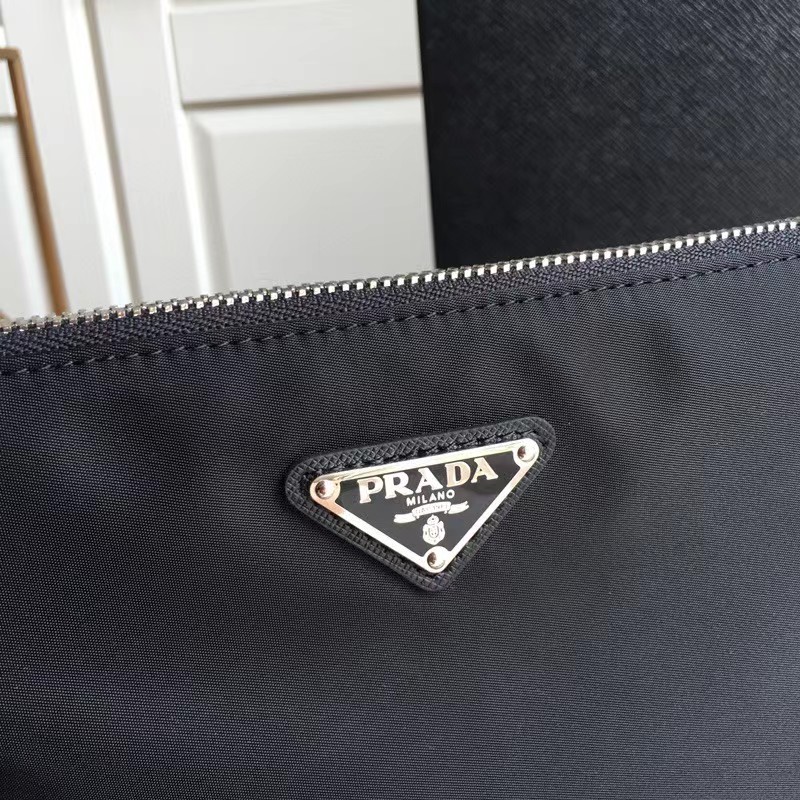 Prada Flat Pouch Black   28-18-1CM - DesignerGu