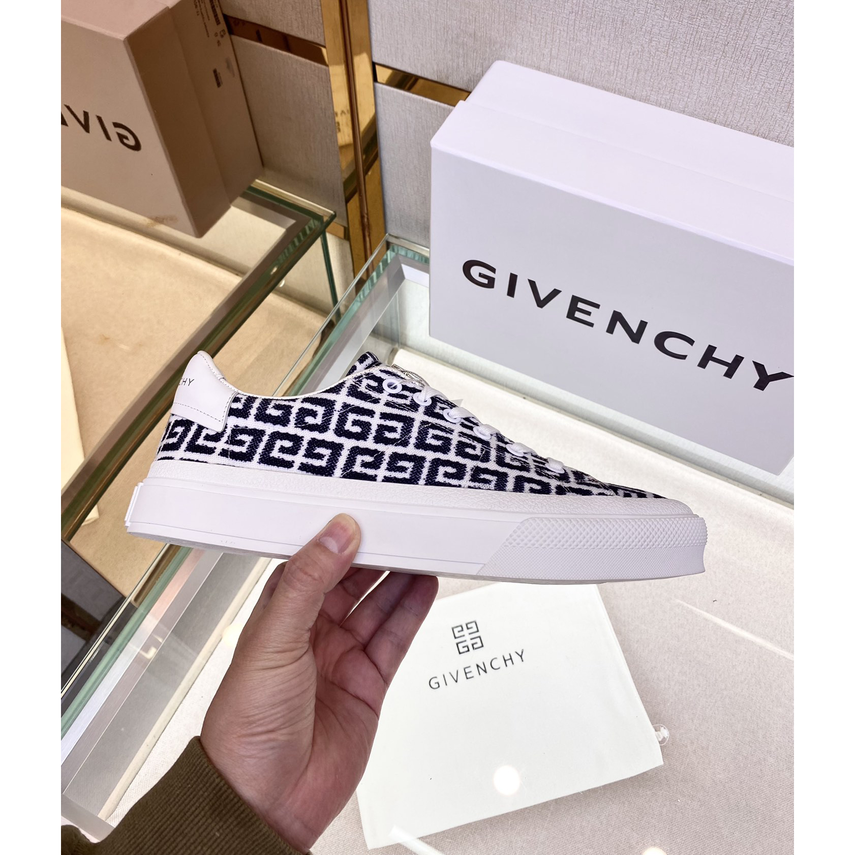 Givenchy Logo Print Low-Top Sneakers - DesignerGu