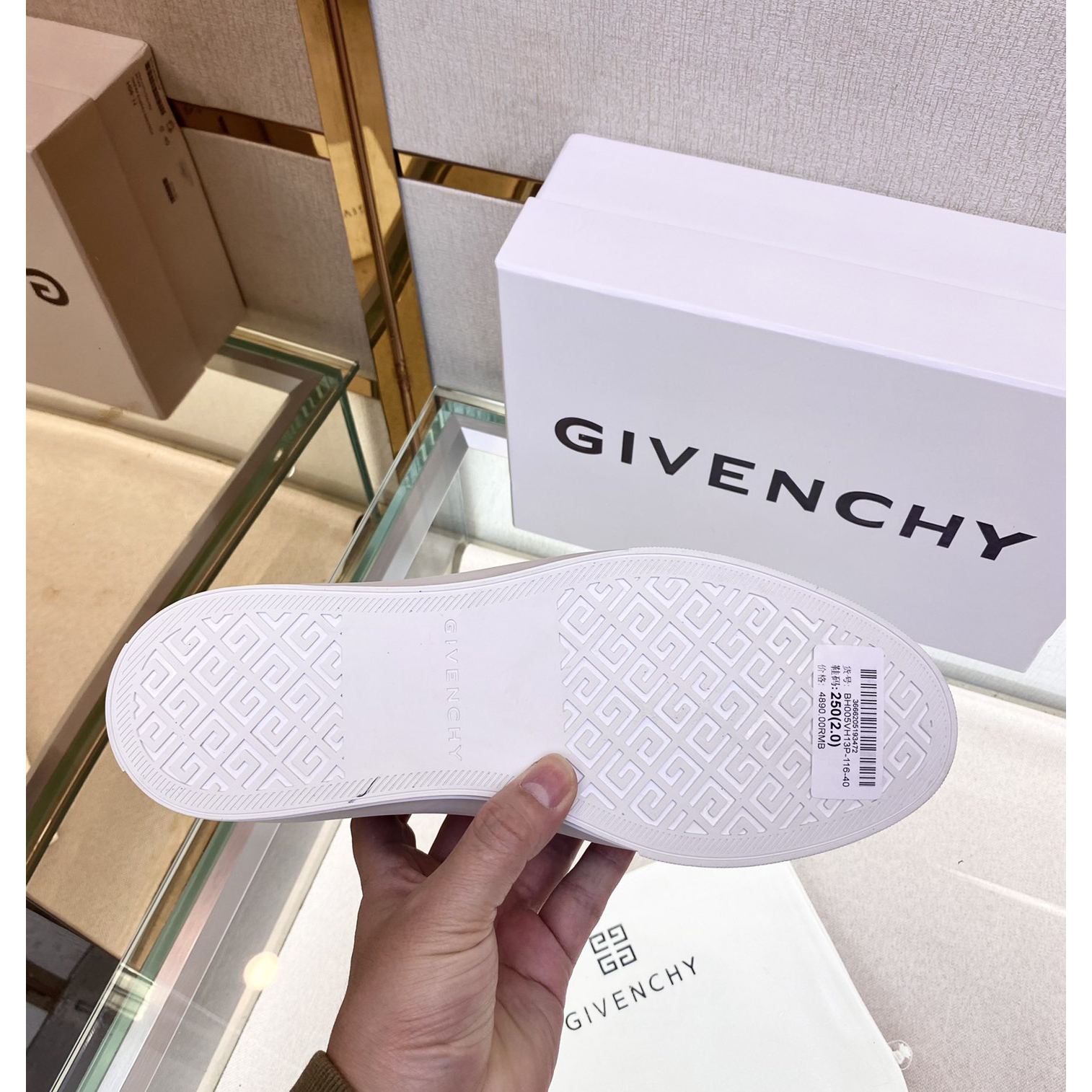 Givenchy Logo Print Low-Top Sneakers - DesignerGu