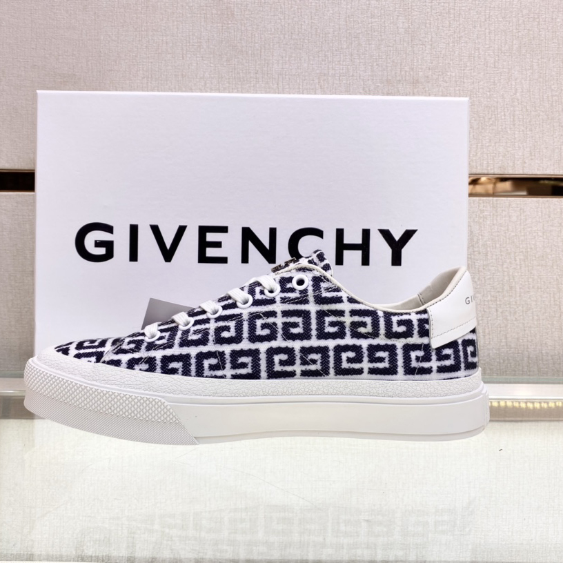 Givenchy Logo Print Low-Top Sneakers - DesignerGu