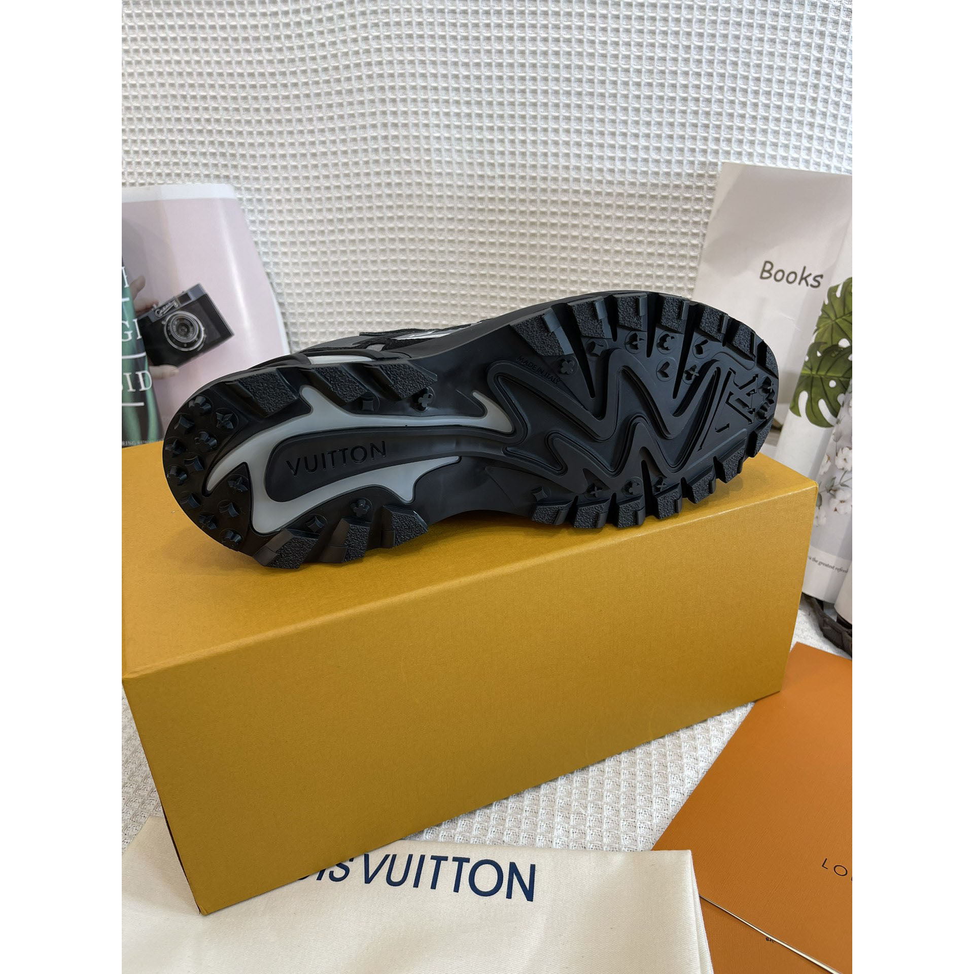 Louis Vuitton Runner Tatic Sneaker - DesignerGu