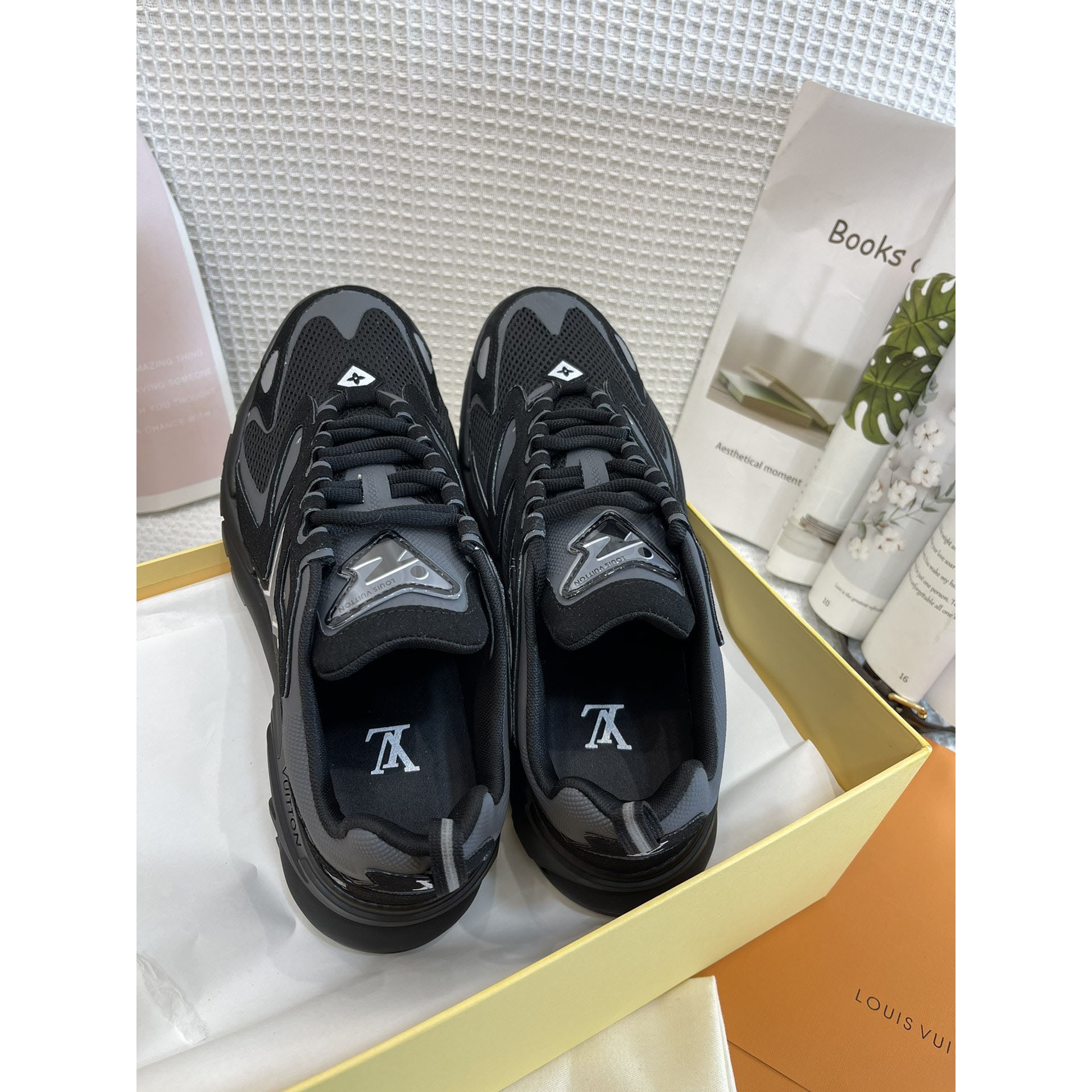 Louis Vuitton Runner Tatic Sneaker - DesignerGu