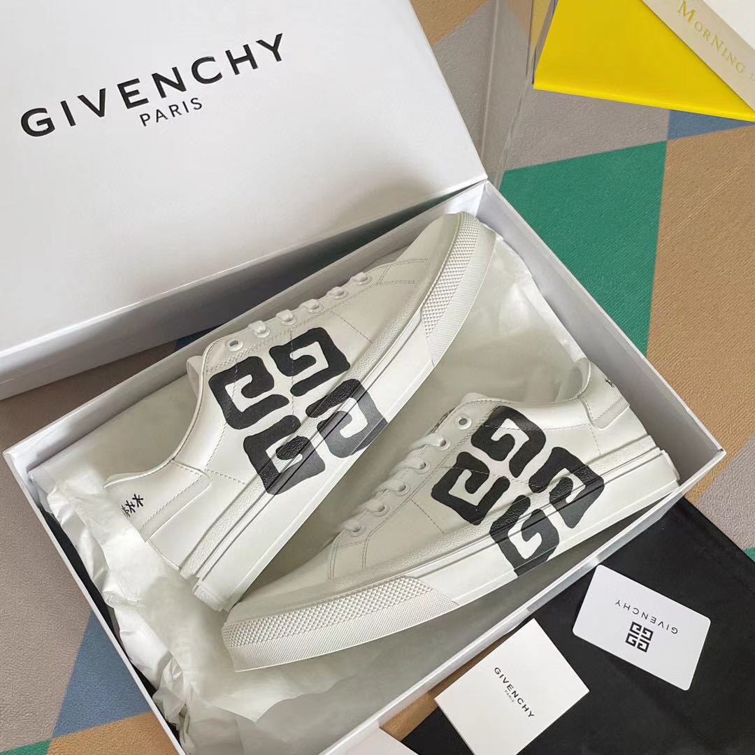 Givenchy Logo Print Low-Top Sneakers - DesignerGu