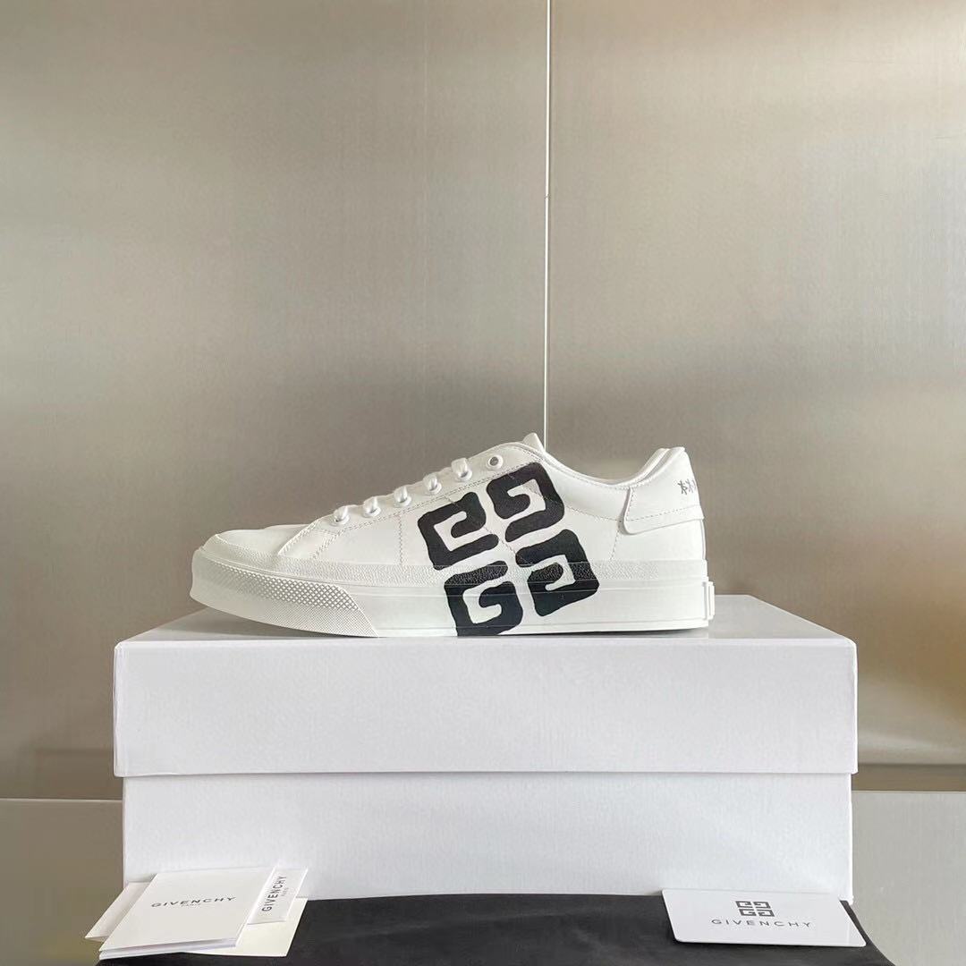 Givenchy Logo Print Low-Top Sneakers - DesignerGu