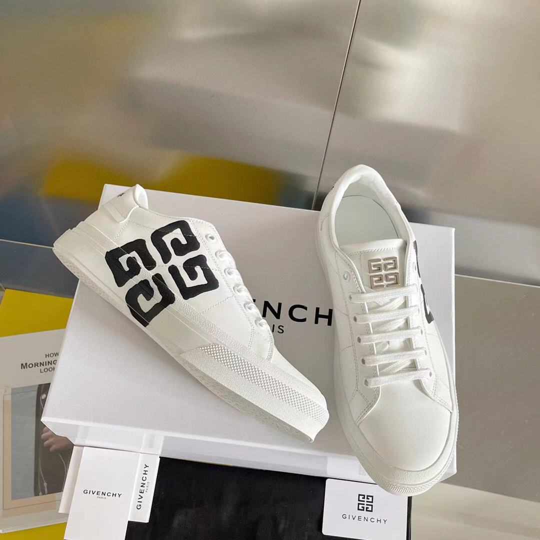 Givenchy Logo Print Low-Top Sneakers - DesignerGu