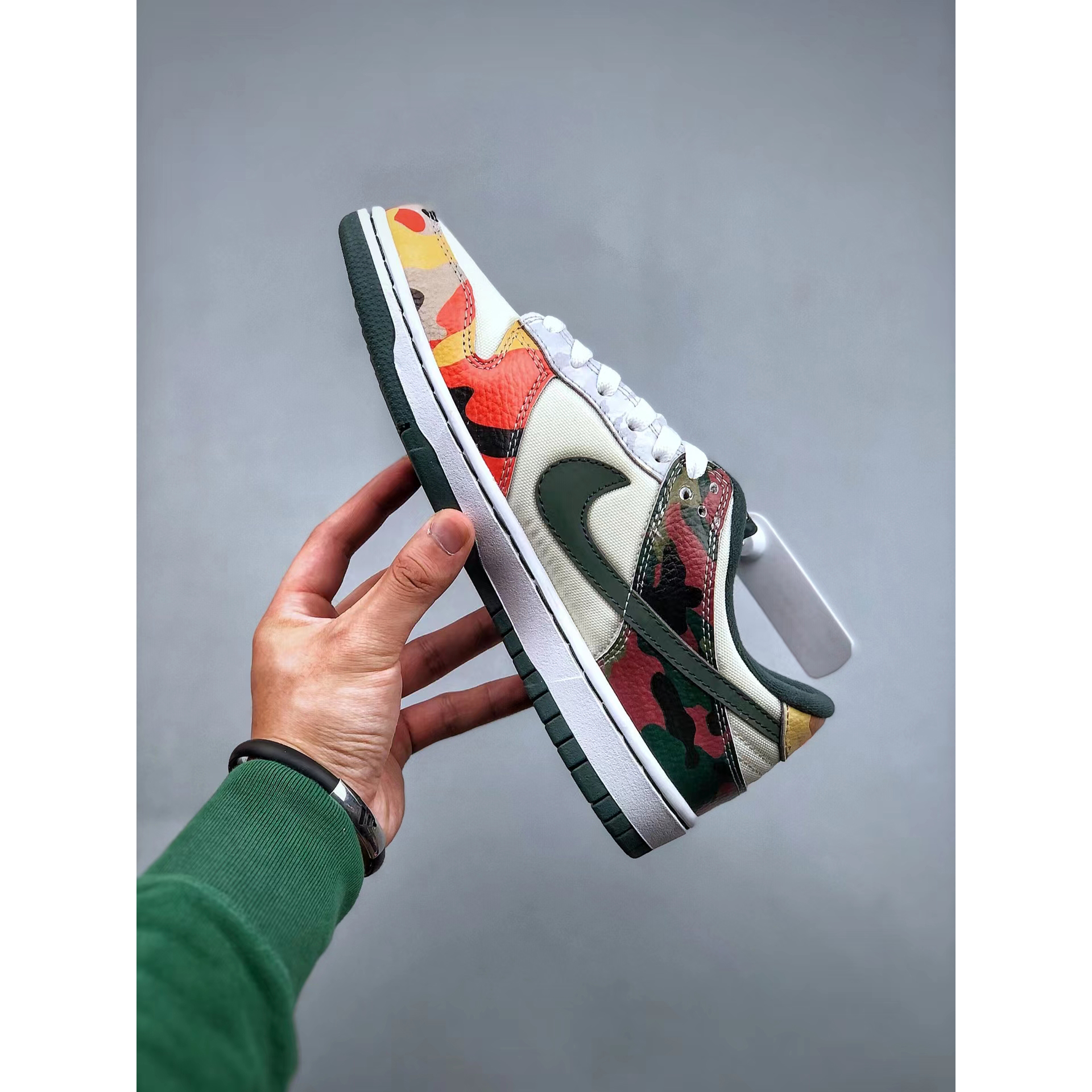 Nike Dunk SB Low Sneaker  - DesignerGu