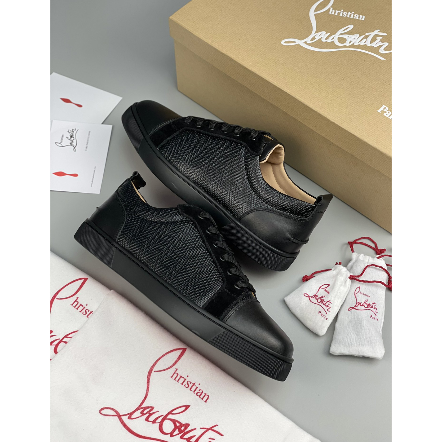 Christian Louboutin Sneaker - DesignerGu