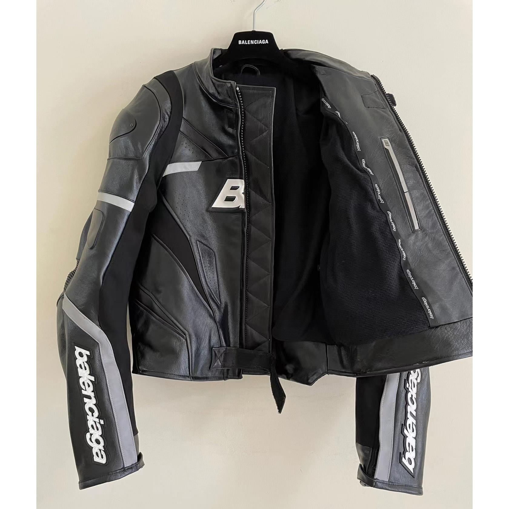 Balenciaga  Jacket In Black - DesignerGu