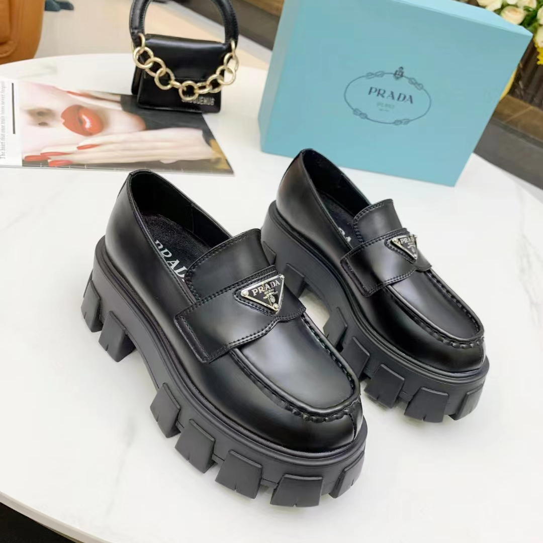 Prada Logo Shoes - DesignerGu