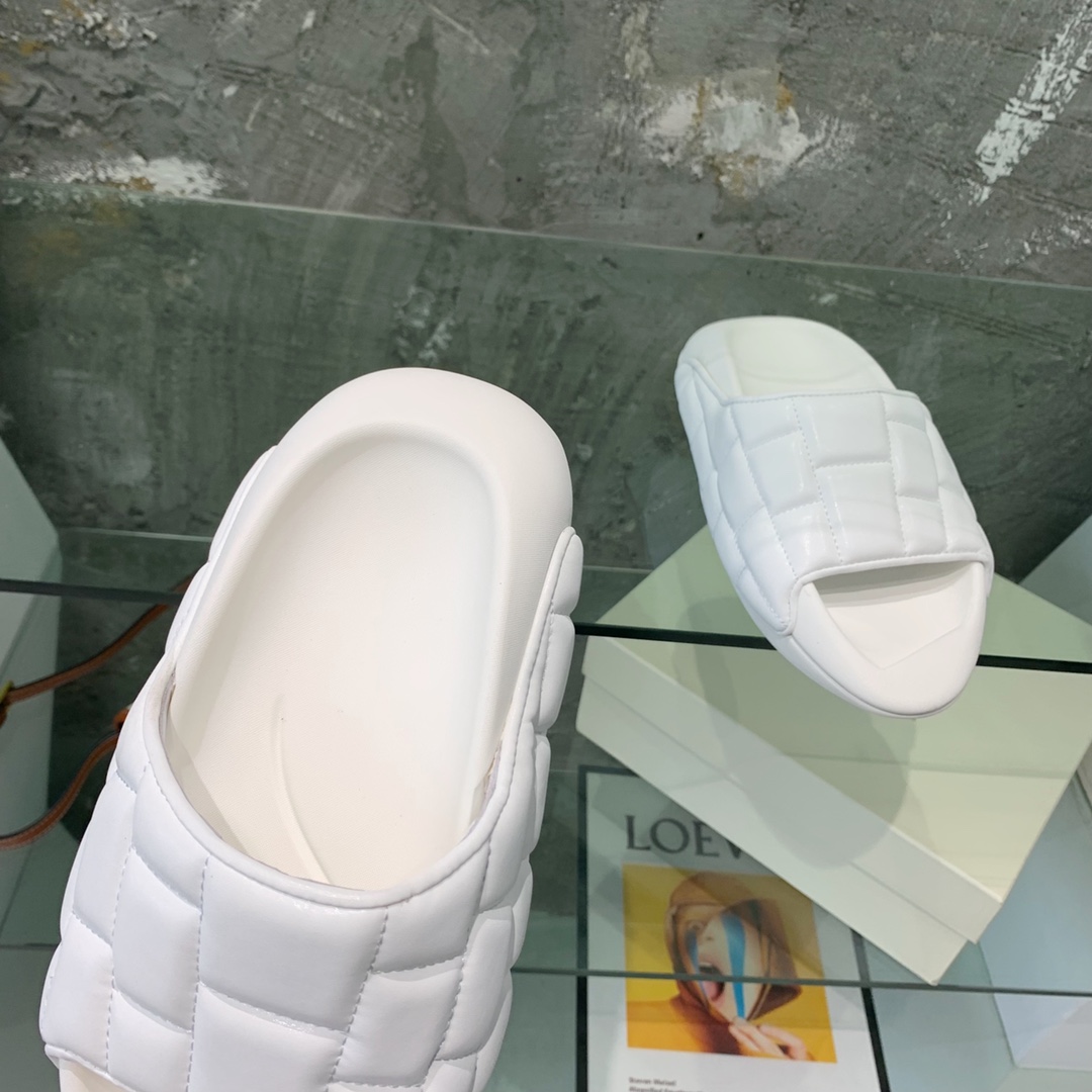 Balmain B-IT Quilted Leather Slides - DesignerGu