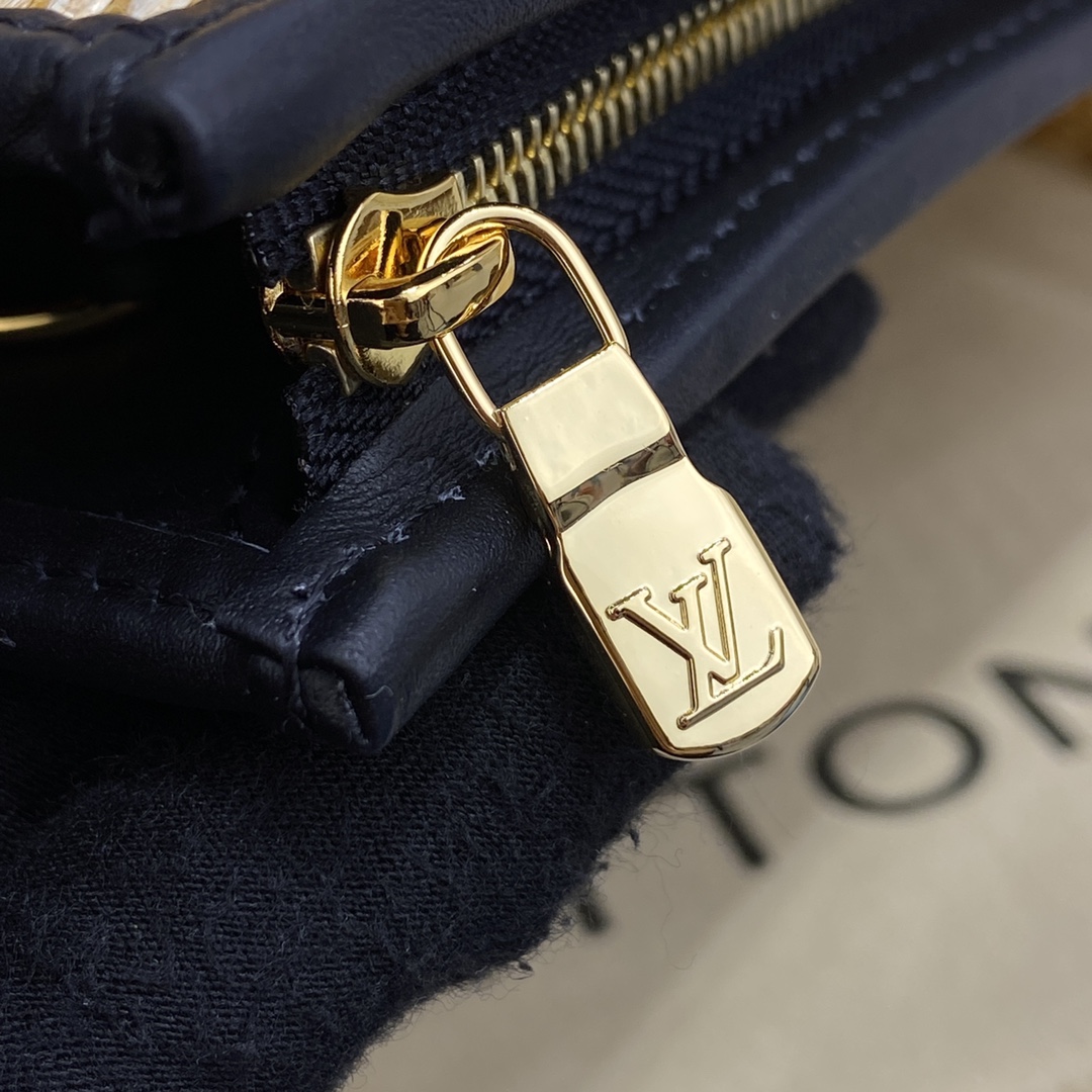 Louis Vuitton Toiletry Pouch On Chain  M81366 (26-20-5cm) - DesignerGu