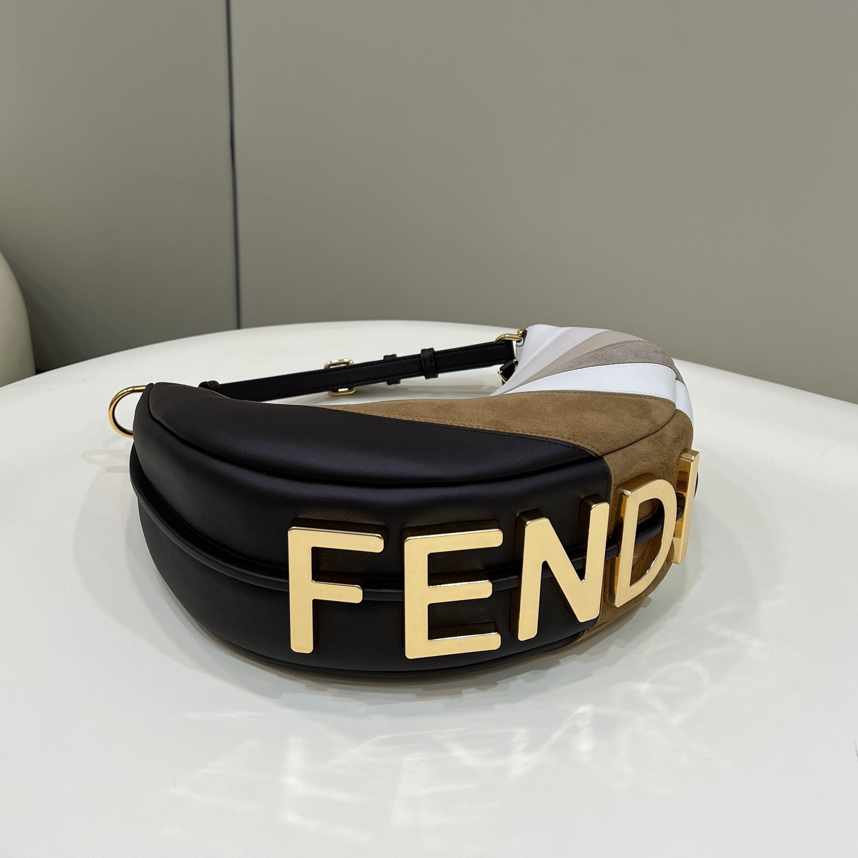 Fendi Graphy  Leather Bag(29*24.5*10cm) - DesignerGu