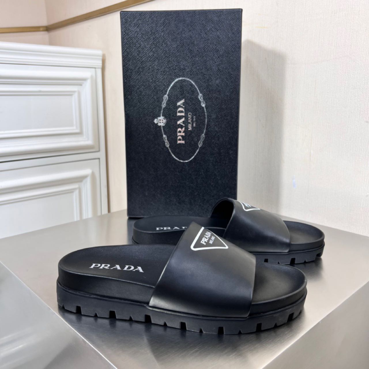 Prada Logo printed slippers - DesignerGu