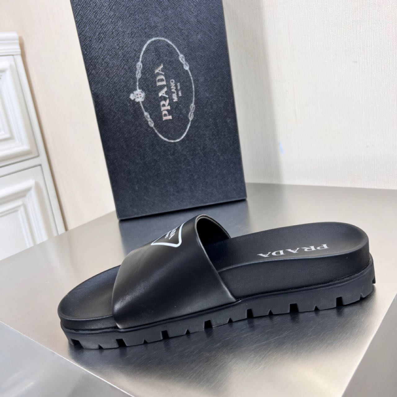 Prada Logo printed slippers - DesignerGu