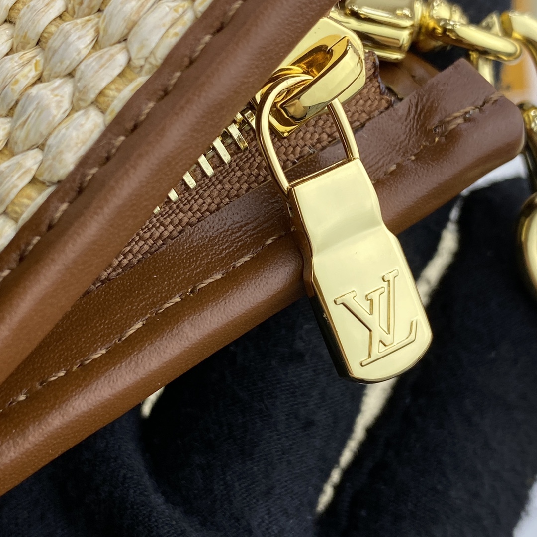 Louis Vuitton Toiletry Pouch On Chain  M81366 (26-20-5cm) - DesignerGu