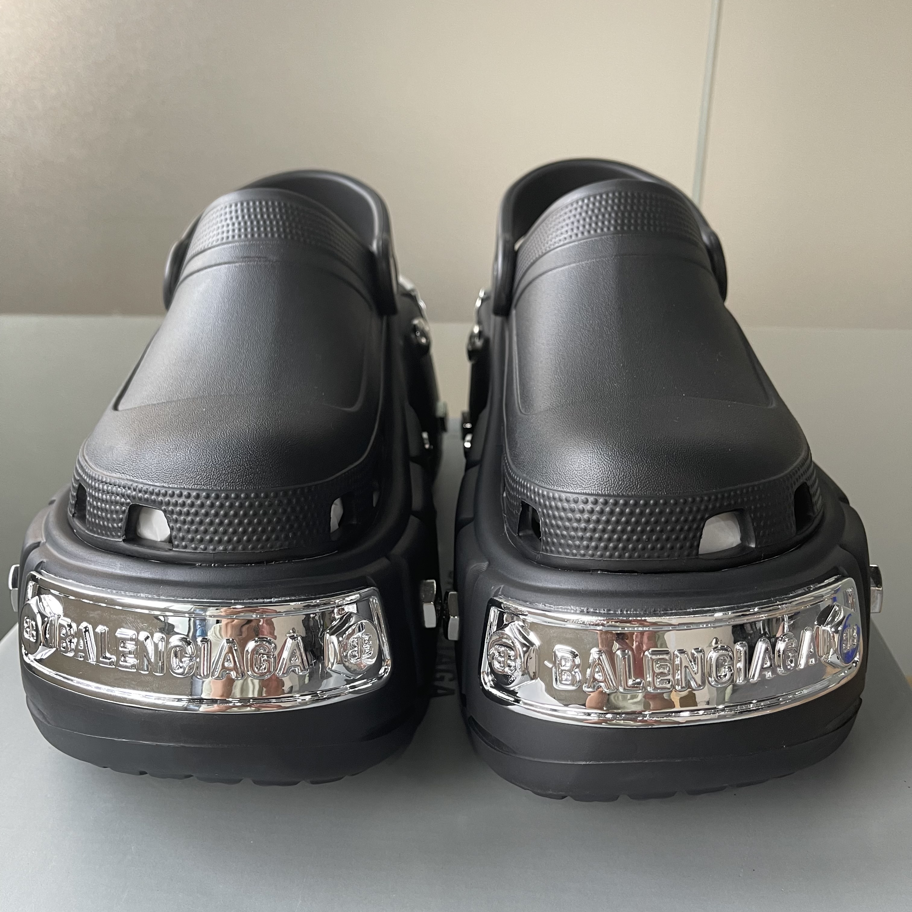 Balenciaga HardCrocs™ Sandal In black Rubber - DesignerGu