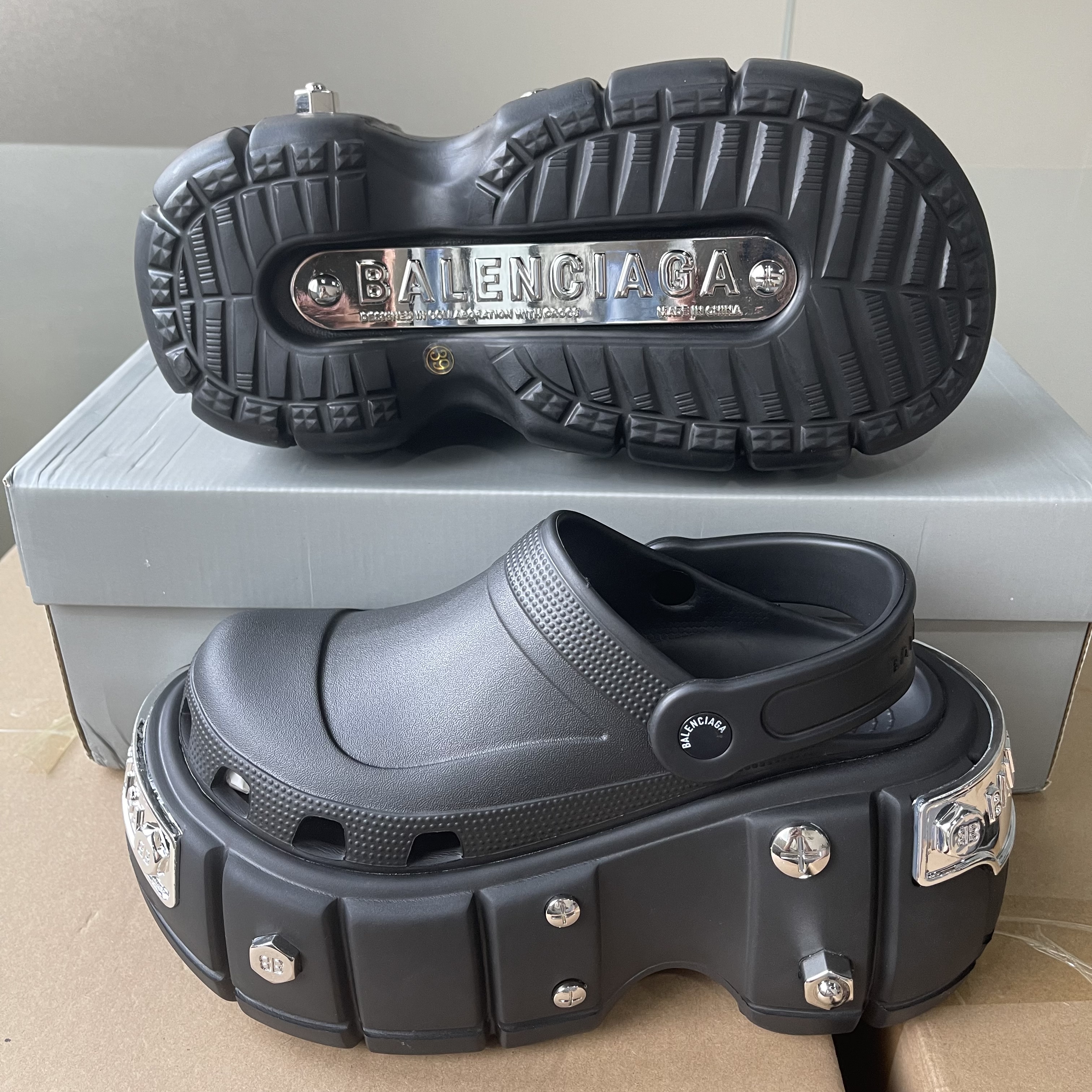 Balenciaga HardCrocs™ Sandal In black Rubber - DesignerGu