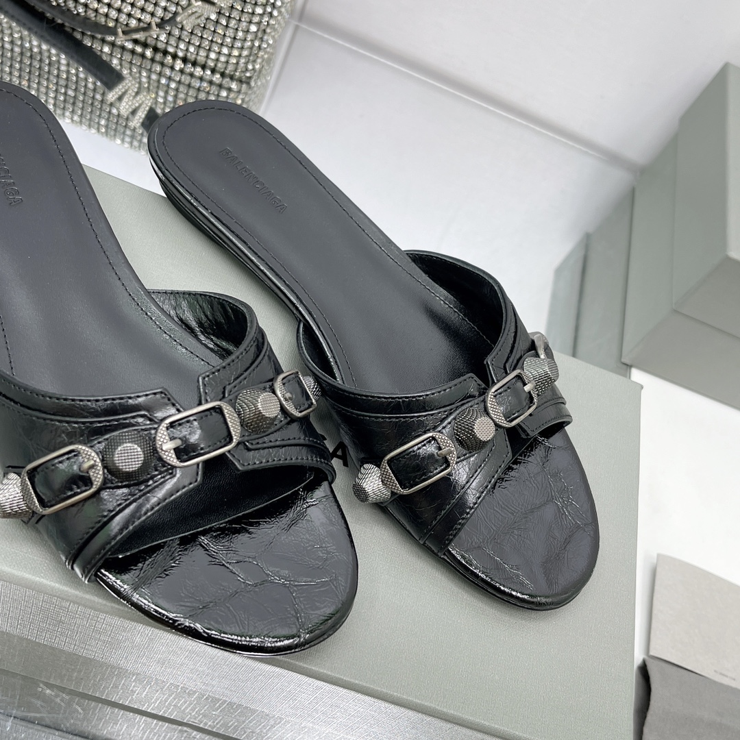 Balenciaga Cagole Sandal In Black Arena Lambskin - DesignerGu