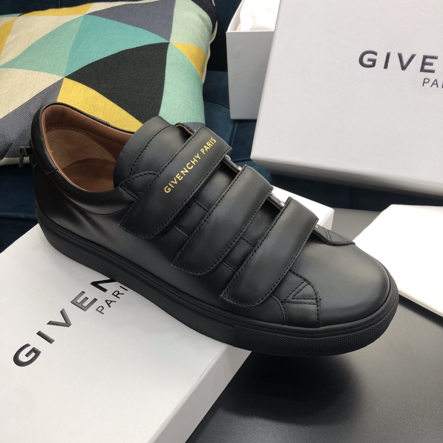 Givenchy Urban Leather Sneakers - DesignerGu