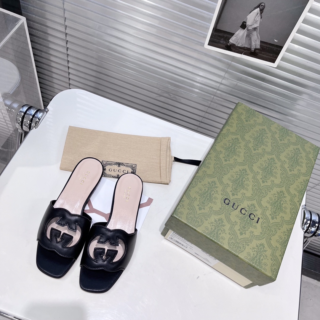 Gucci Women's GG Slide Sandal - DesignerGu