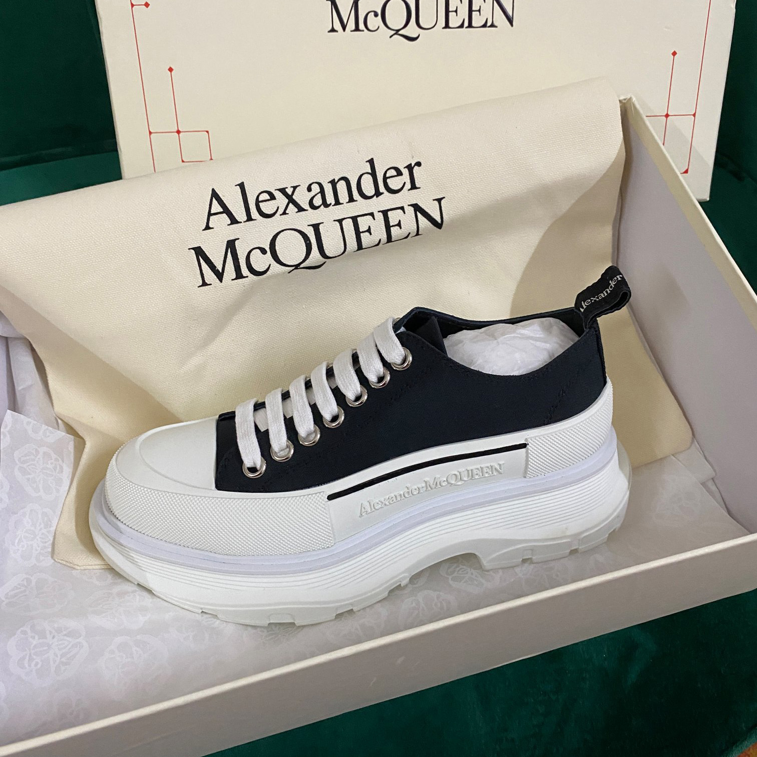 Alexander Mqueen Tread Slick Lace Up in Black/white - DesignerGu