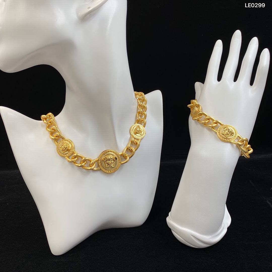 Versace Medusa Bracelet - DesignerGu