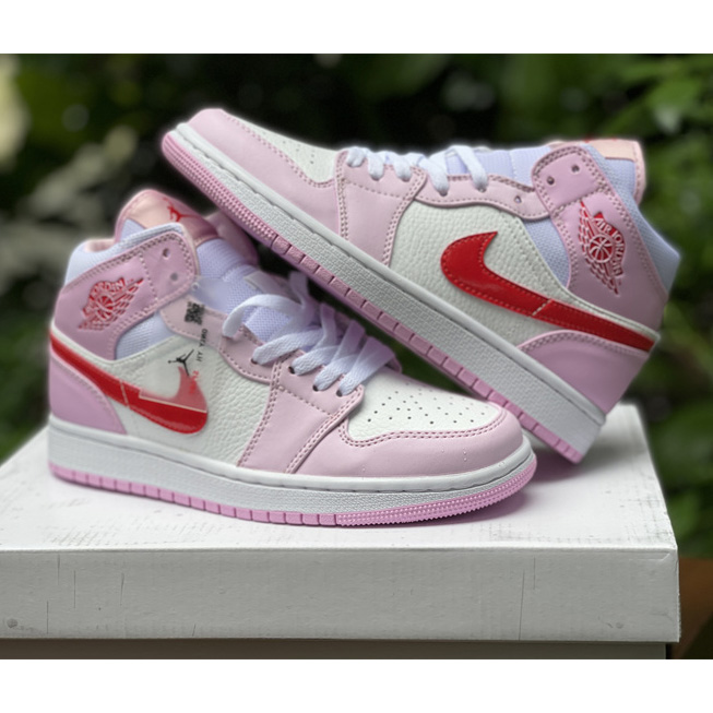 Nike Wmns Air Jordan 1 Mid