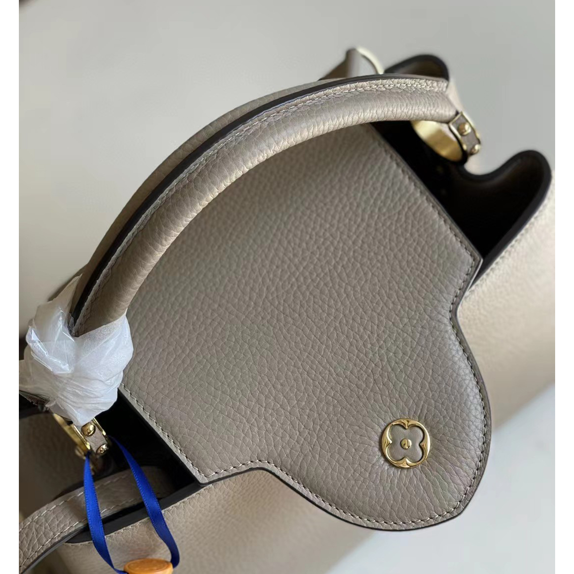 Louis Vuitton Capucines  Handbag (27-18-9 cm) - DesignerGu