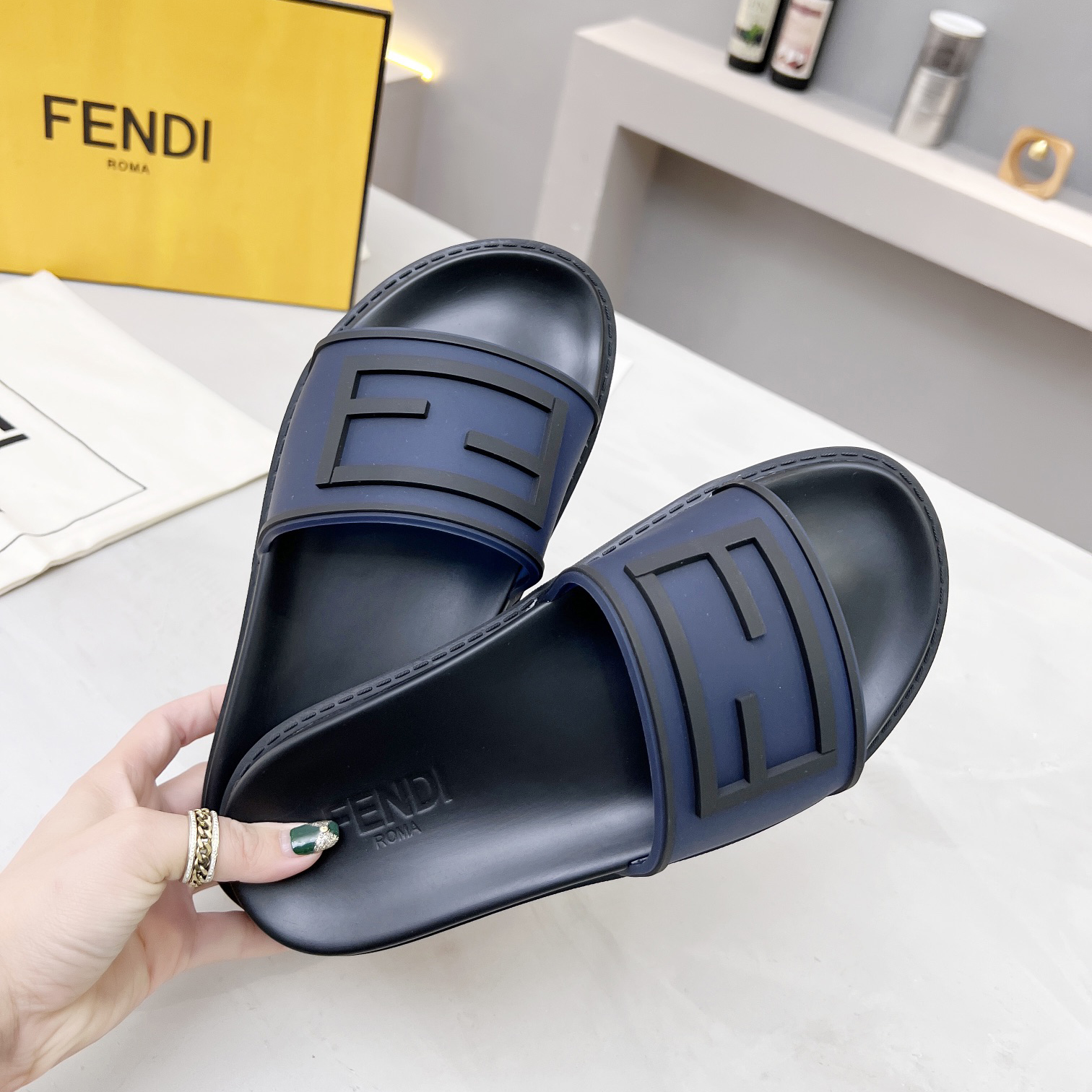 Fendi Baguette Slides - DesignerGu