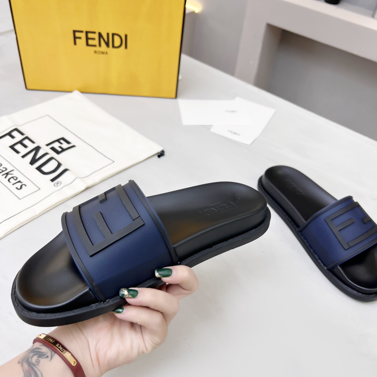 Fendi Baguette Slides - DesignerGu