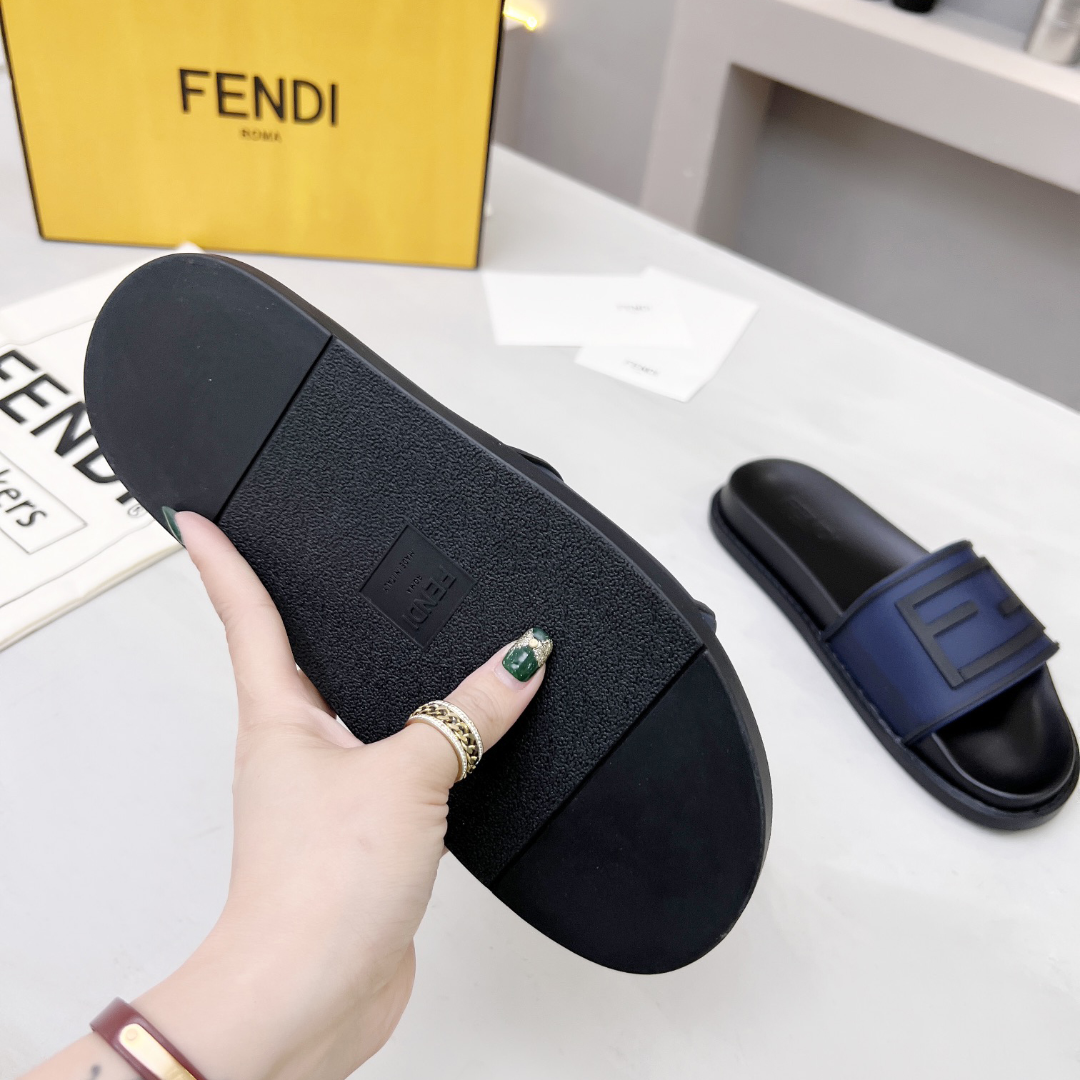 Fendi Baguette Slides - DesignerGu