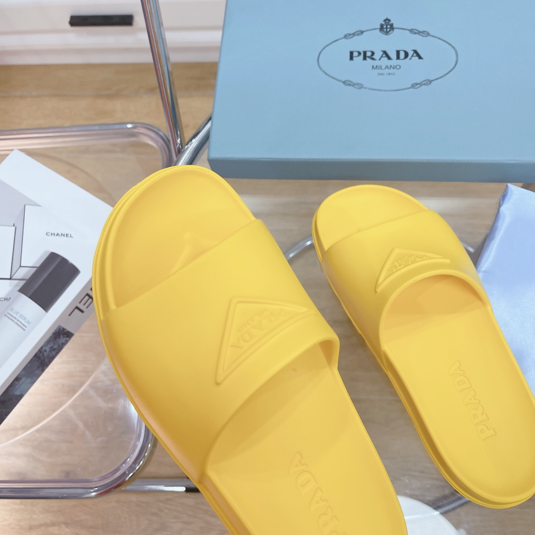 Prada Rubber Slides - DesignerGu