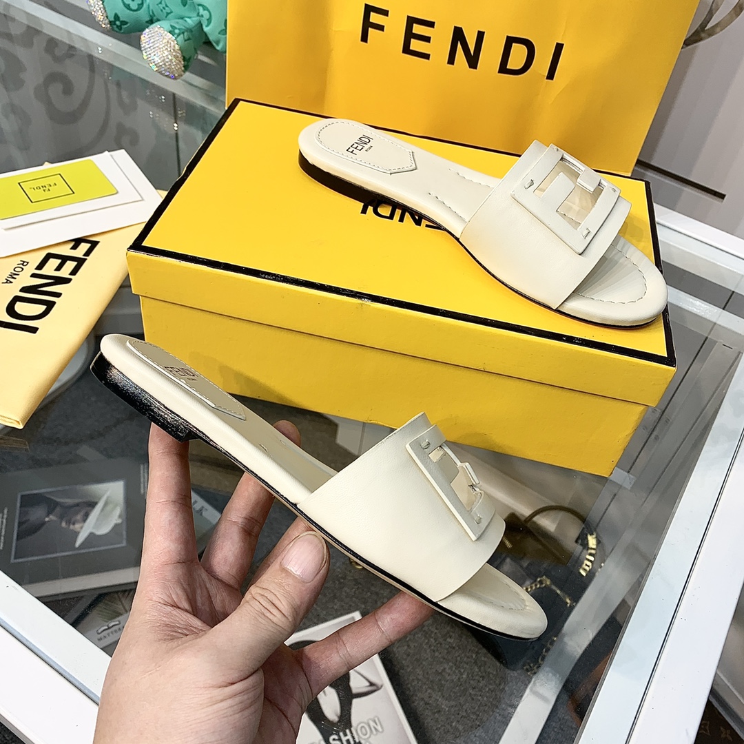 Fendi Signature Beige Leather Slides - DesignerGu