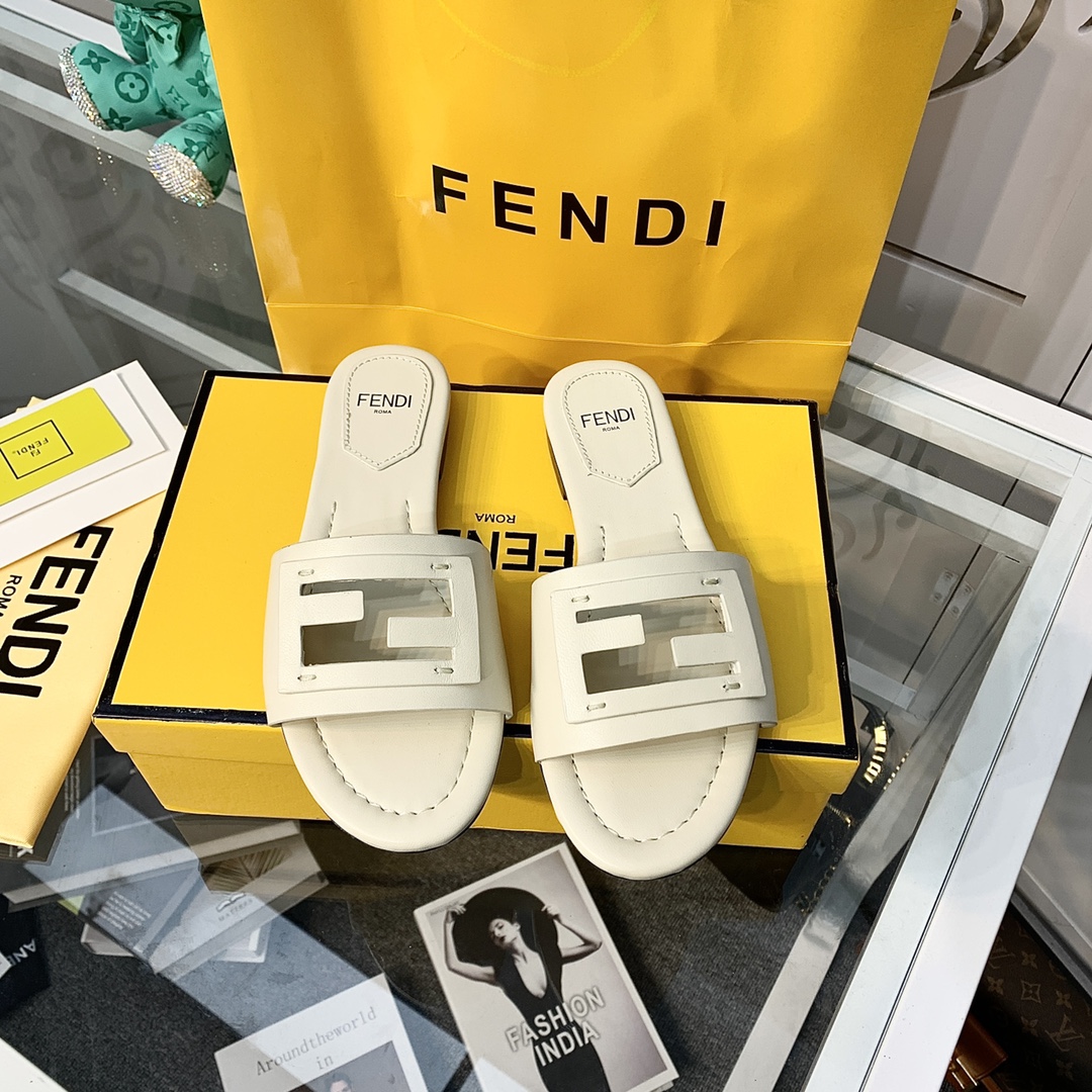 Fendi Signature Beige Leather Slides - DesignerGu