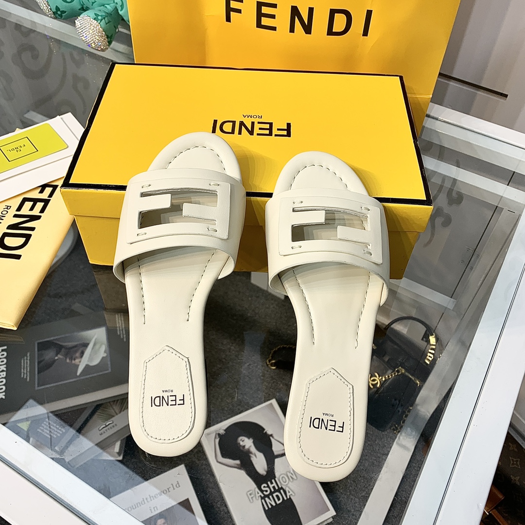 Fendi Signature Beige Leather Slides - DesignerGu