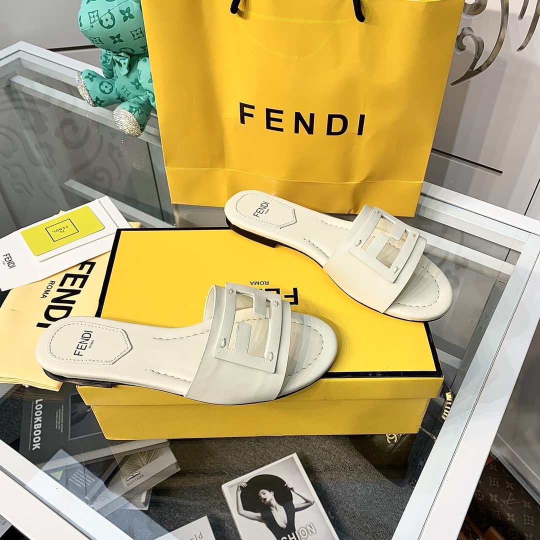 Fendi Signature Beige Leather Slides - DesignerGu