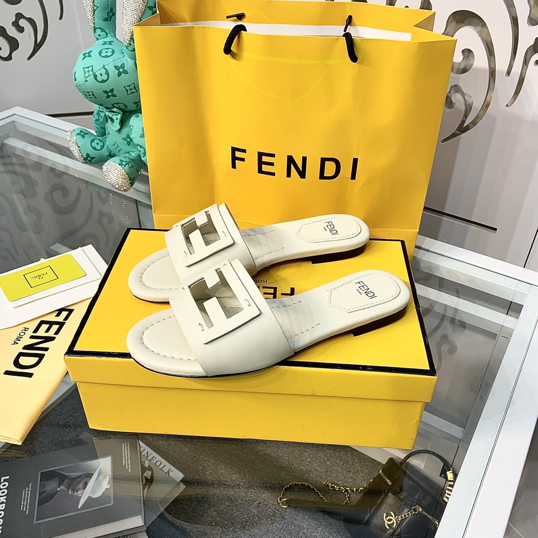 Fendi Signature Beige Leather Slides - DesignerGu