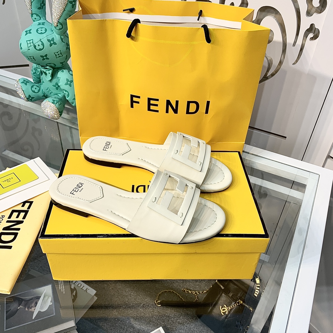 Fendi Signature Beige Leather Slides - DesignerGu