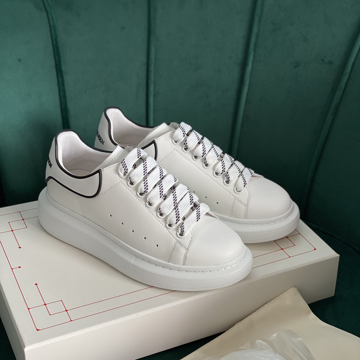 Alexander Mqueen Oversized Sneaker In White/Black - DesignerGu