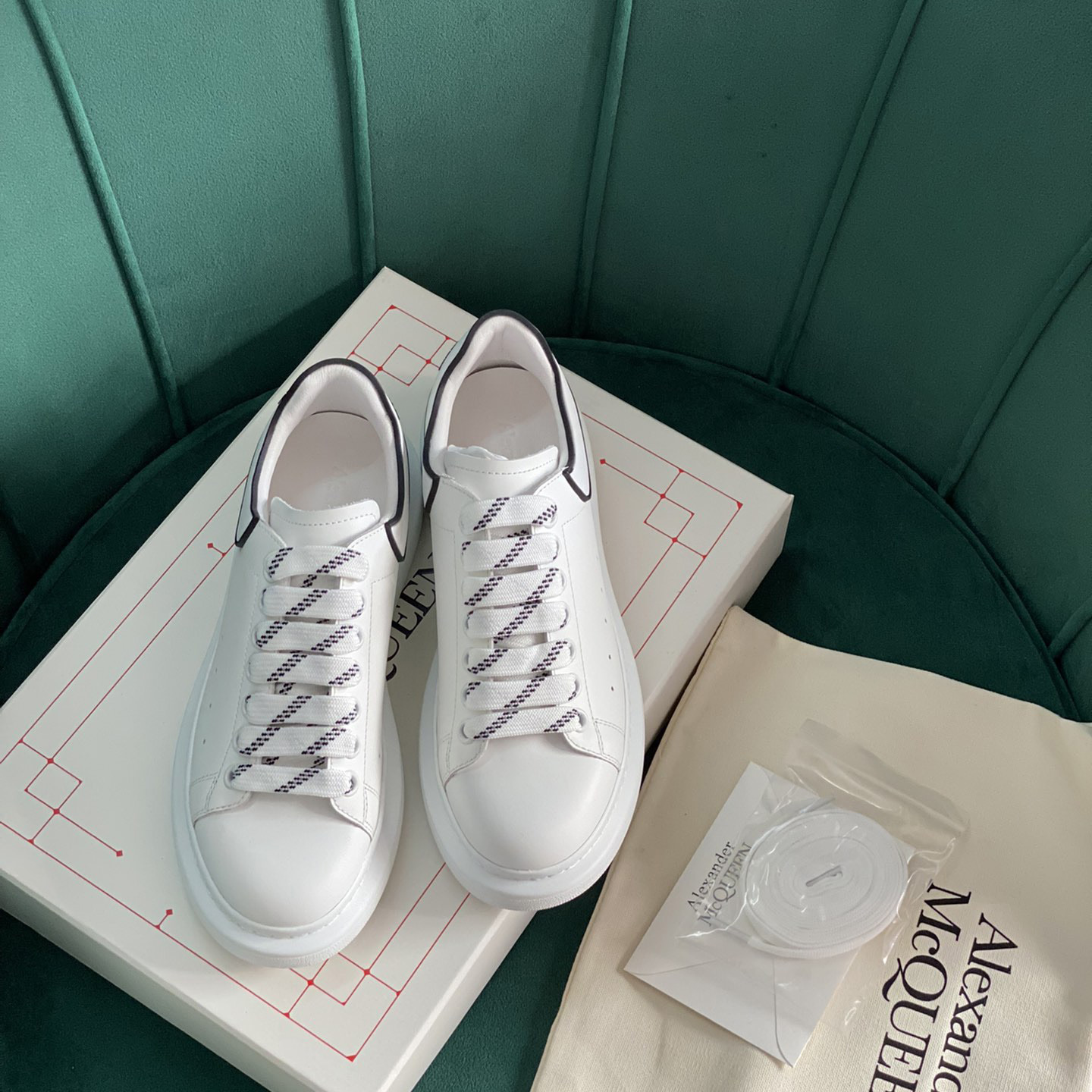 Alexander Mqueen Oversized Sneaker In White/Black - DesignerGu